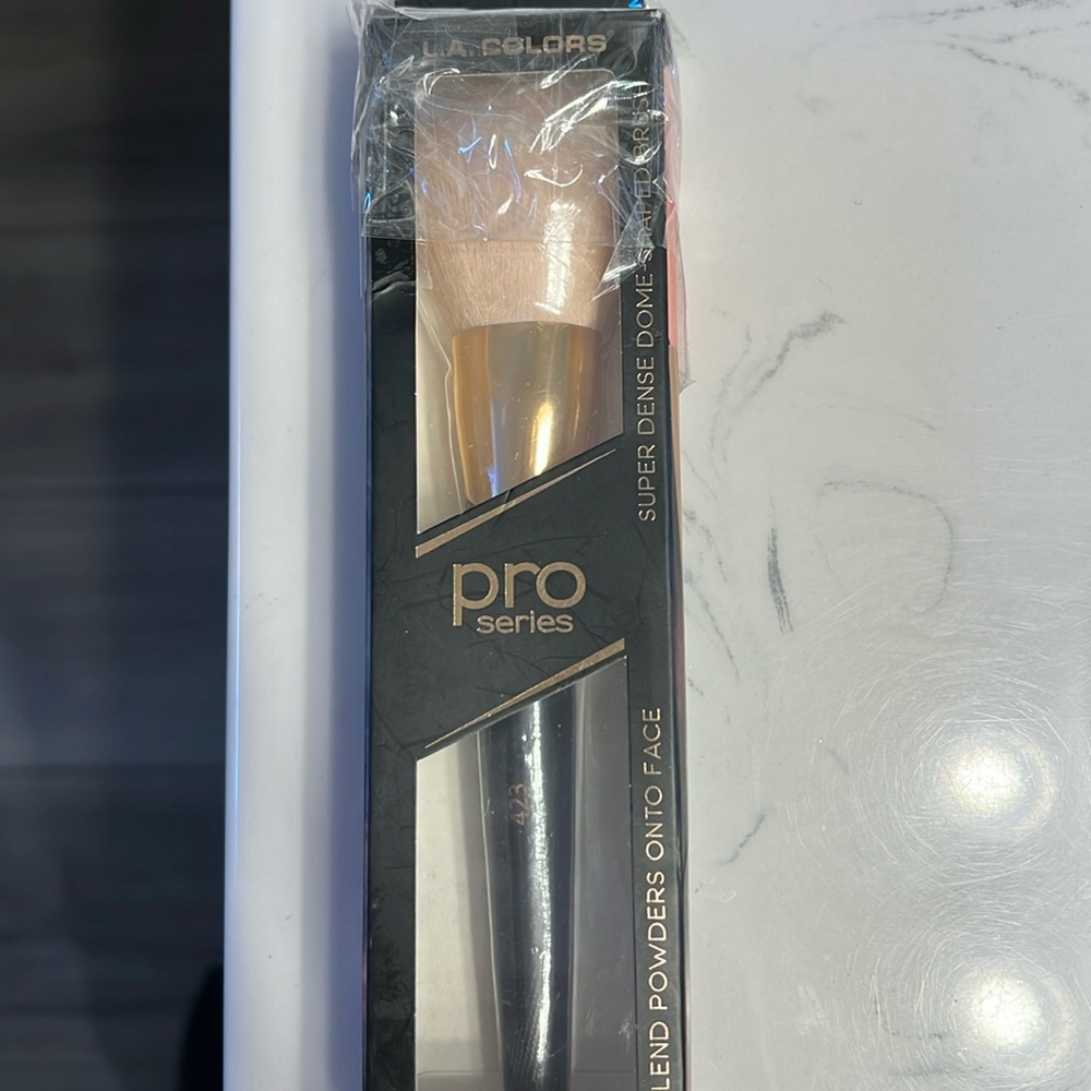 Pro series large makeup brush